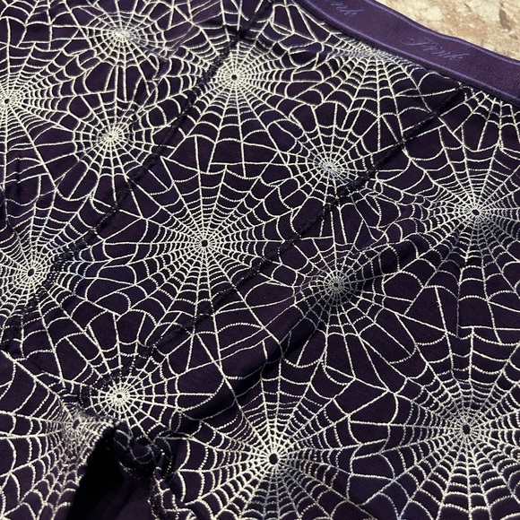 VS PINK HALLOWEEN PANTY Large Spiderwebs Boyshort NWT - Picture 2 of 5